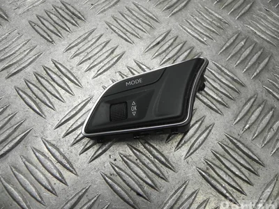 Audi 8W0 951 523 C / 8W0951523C A5 Sportback (F5A) 2018 Bouton multifonction pour volant - Image 1