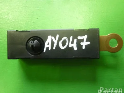 Mercedes-Benz A 156 820 00 89 / A1568200089 C-CLASS (W205) 2016 Antenne - Image 1