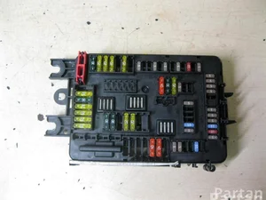 BMW 9337880 01 / 933788001 3 (F30, F80) 2012 Boîte à fusibles