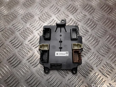 Tesla 1062056-00-D / 106205600D MODEL X 2019 Unité de commande pour porte Right Rear - Image 1