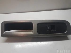Volvo 8663817 V50 (MW) 2006 Bouton de lève-vitre