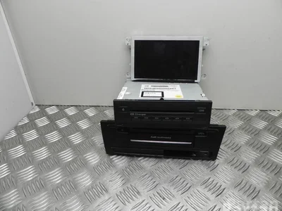 Audi 4F0 919 604, 4E0 910 110 L, 8T2 035 666 E / 4F0919604, 4E0910110L, 8T2035666E A4 Avant (8K5, B8) 2010 Radio / lecteur CD - Image 1