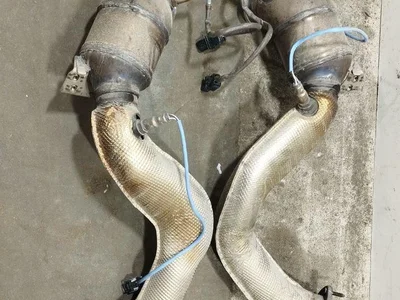 Aston Martin JY53-5G236-AB, JY53-5G232-AB, KTA049, A2054904114 / JY535G236AB, JY535G232AB, KTA049, A2054904114 DB11 (AM5) 2019 Catalyseur - Image 1