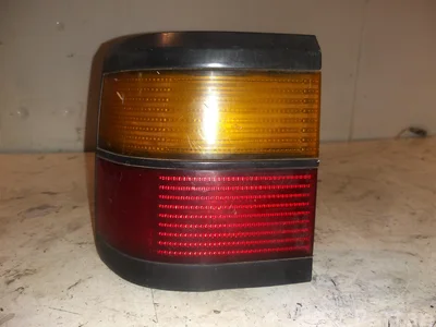 Volkswagen 333 945 257 / 333945257 PASSAT (3B2) 1996 Feu arrière - Image 1