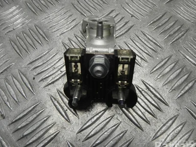 Ford 6817908 MONDEO V Hatchback 2018 Protection centrale contre la surcharge - Image 1