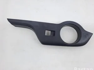 Toyota 74272F4010 C-HR (_X1_) 2019 Autres pièces intérieures