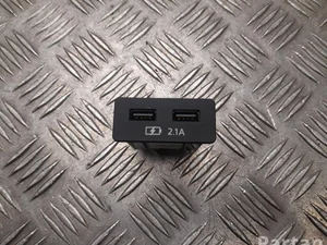 Mazda TK4866290, A161220057 CX-5 (KF) 2025 Périphérique d'entrée USB