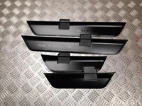 Tesla 1763667-00, 1763670-00, 1763676-00, 1763673-00 / 176366700, 176367000, 176367600, 176367300 MODEL 3 2024 Durų slenksčio apdaila komplektas