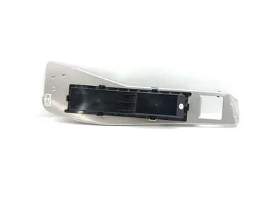 Chevrolet 84734245, 421251063, 7410100000000X Corvette (C8) 2021 Усилитель антенны - Изображение 1