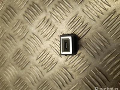 Opel 98313506VV Astra L Sports Tourer 2024 Périphérique d'entrée USB - Image 1