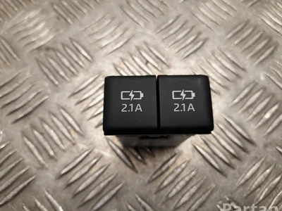 Toyota 85532-33010 / 8553233010 Camry XV70 2020 Périphérique d'entrée USB - Image 1