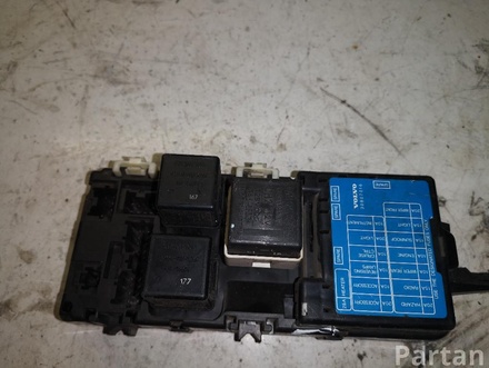 VOLVO 30807016 V40 Estate (VW) 1999 Fuse Box