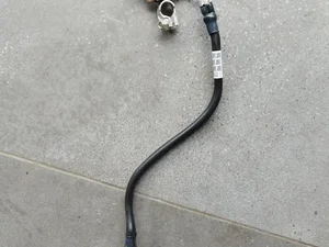 BMW 5B3E981 1 (F70) 2025 Câbles de batterie