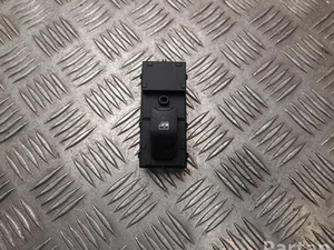 Maxus C00095631 Deliver 9 2024 Bouton de lève-vitre Right Front