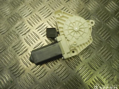 Mercedes-Benz A 000 906 61 06 / A0009066106 C-CLASS Coupe (C205) 2016 Moteur de lève-vitre Left Front - Image 1