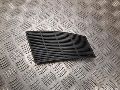 Mercedes-Benz A 126 680 67 39 / A1266806739 S-Class W126 1983 Grille de haut-parleur - Image 1