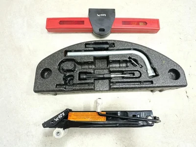 Audi 4H0012110 A8 (4H_) 2011 Boîte à outils - Image 1