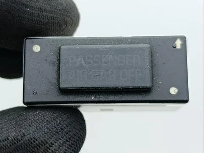 Chevrolet 1035328, 0810041, 49J0039B CORVETTE (C6) 2005 Interrupteur de désactivation de l'airbag passager - Image 1