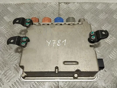 Tesla 102884300C MODEL S 2013 Onduleur avec convertisseur - Image 1