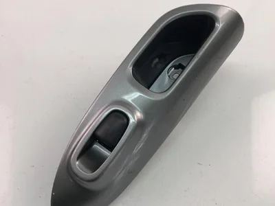 Nissan 829601KA2A JUKE (F15) 2017 Bouton de lève-vitre - Image 1