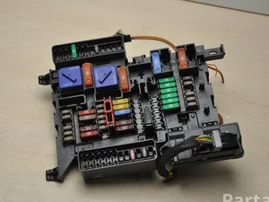 BMW 9270356 ; 5A323C8 / 9270356, 5A323C8 2' F44 Gran Coupé 2021 Boîte à fusibles