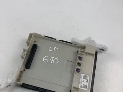 Toyota 8273012Z20A COROLLA (E210) Estate 2020 Boîte à fusibles - Image 1