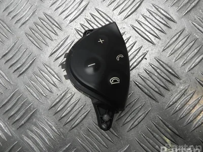 Mercedes-Benz A 211 820 61 10 / A2118206110 E-CLASS (W211) 2004 Bouton multifonction pour volant - Image 1