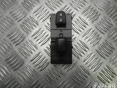 Nissan 1652581 X-TRAIL (T32_) 2016 Bouton de lève-vitre - Image 1