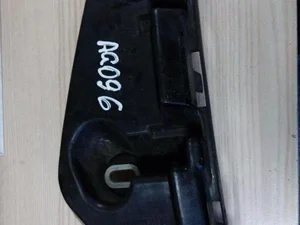 Mercedes-Benz A207 885 04 65 / A2078850465 E-CLASS Coupe (C207) 2010 Support pour pare-chocs