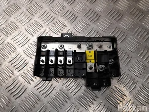 Audi 8MA 937 548 H / 8MA937548H Q5 GUB 2025 Розетка предохранителей