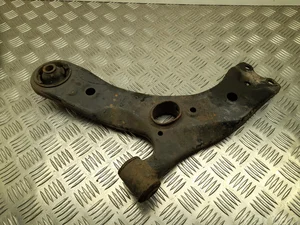 Toyota 008KPR AURIS (_E18_) 2016 Devant  bras de commande de voie inférieur