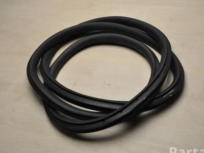 Mercedes-Benz A2476921100 EQA 2021 Joint d'étanchéité de porte Right Rear - Image 1