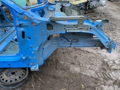 Ford USA Mustang Mach-E 2023 Quart de corps Right Front - Image 1