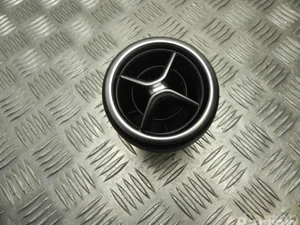 Mercedes-Benz A 246 830 41 00 / A2468304100 B-CLASS (W246, W242) 2016 Évent