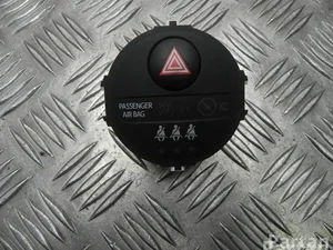 Toyota 839500D080 YARIS (_P13_) 2014 Éclairage d'urgence / interrupteur de danger