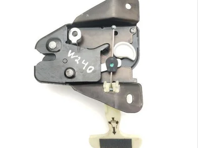 Maserati 9217AC, 0953 QUATTROPORTE VI 2014 Poignée de coffre - Image 1