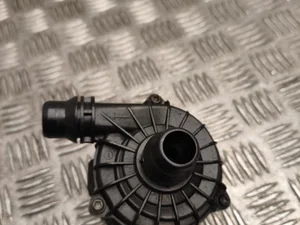 Mercedes-Benz A 000 500 38 00 / A0005003800 GLC X254 2023 Pompe à eau supplémentaire