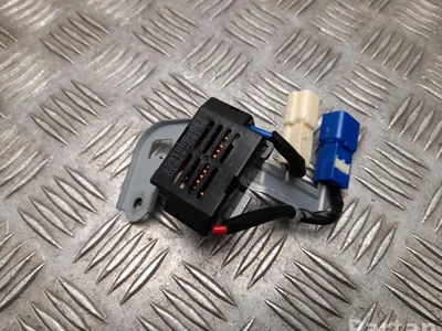 Toyota 863B0-47030 / 863B047030 PRIUS PHV (_W52_) 2020 Amplificateur d'antenne - Image 1