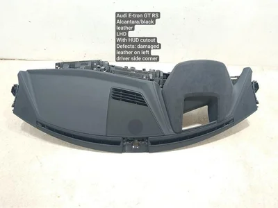 Audi 4J3857003, 4J3.857.736, 4J3857318 / 4J3857003, 4J3857736, 4J3857318 E-TRON GT Stufenheck (F83, F8P) 2024 Armaturenbrett - Bild 1