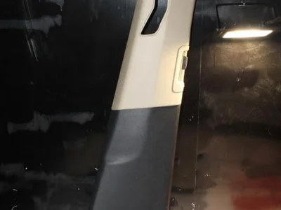 Volvo 6841932 XC60 2010 Tapisserie voiture right side - Image 1