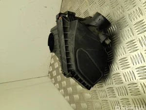 Ford L1B1-9800-AA / L1B19800AA FIESTA VII 2018 Boîtier de filtre à air