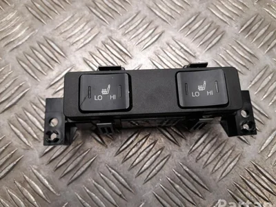 Toyota PRIUS PHV (_W52_) 2020 Interrupteur de chauffage de siège - Image 1