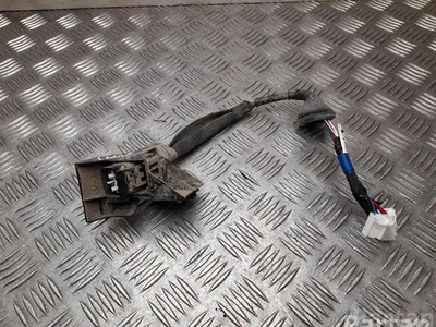 Toyota 82181-42101 / 8218142101 RAV 4 IV (_A4_) 2018 Harnais - Image 1