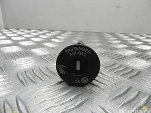 Nissan 18823SD LEAF (ZE1) 2019 Interrupteur de désactivation de l'airbag passager