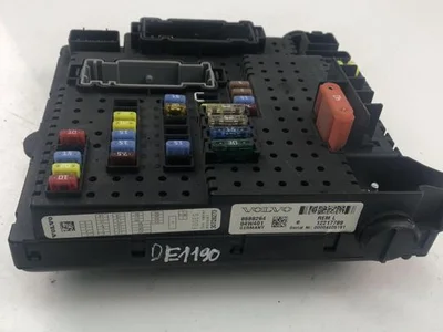 Volvo 8688264 V70 II (SW) 2007 Fuse Box - Image 1