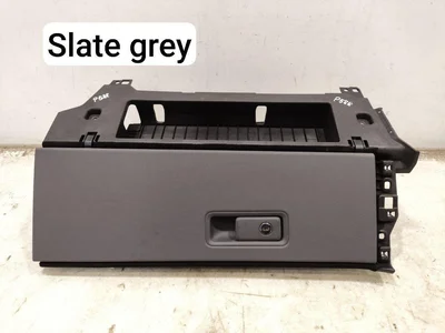 Porsche 9J1857558, 9J1857095L Taycan 4S 2022 Boîte à gants - Image 1