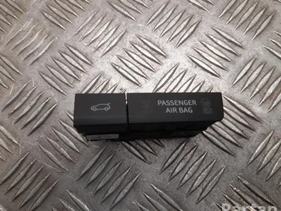 Seat 575 927 143 D / 575927143D ATECA (KH7) 2021 Botón del maletero - Imagen 1