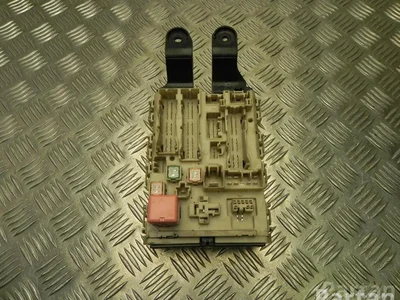 Toyota 82730-05K00 / 8273005K00 AVENSIS Saloon (_T27_) 2017 Boîte à fusibles - Image 1