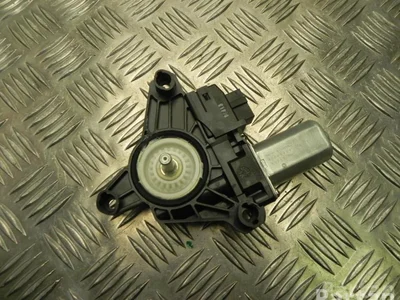 Mercedes-Benz C17543-100 / C17543100 C-CLASS (W205) 2015 Moteur de lève-vitre Right Rear - Image 1