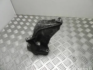 Mercedes-Benz A 651 223 15 04 / A6512231504 VITO / MIXTO Box (W639) 2007 Support